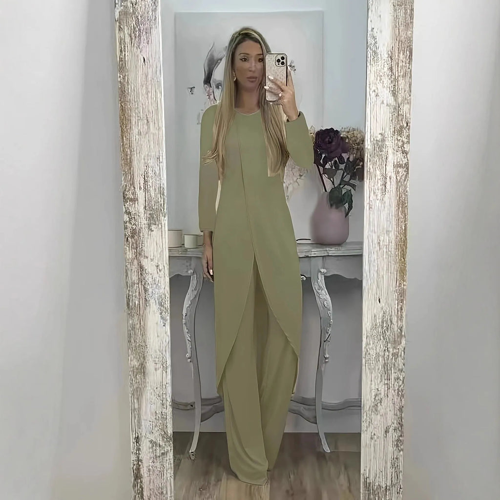 Casual long sleeve two-piece lounge set with round neck and matching trousers in polyester fabric