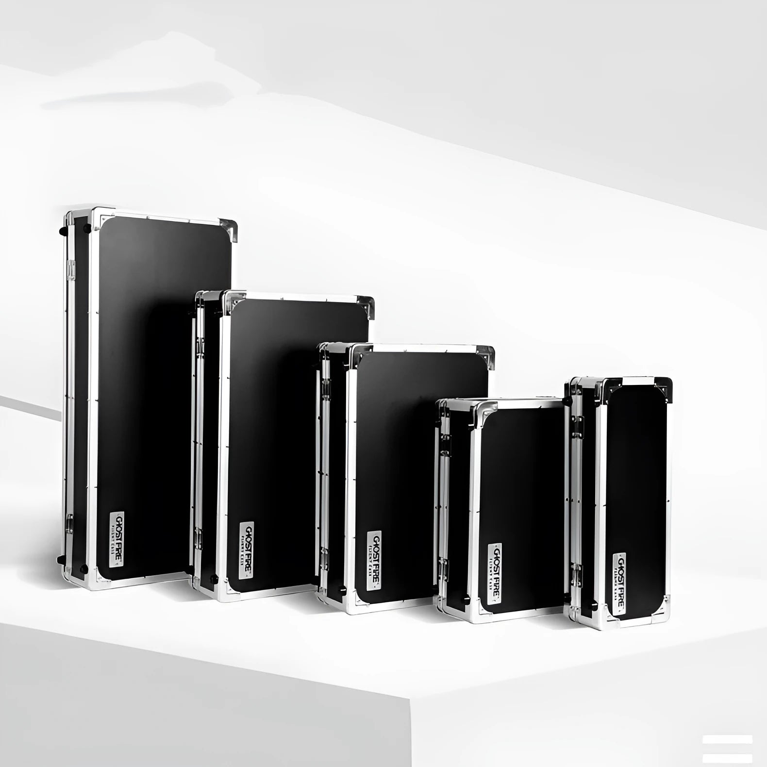 Heavy-duty black aviation flight case for T-EC8 trumpet with aluminium corner reinforcements.