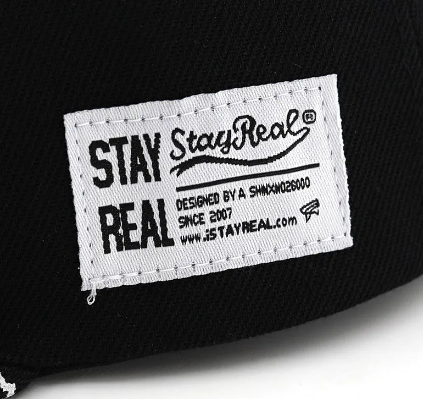 Letter-embroidered cotton baseball hat with adjustable strap in black and white colour options