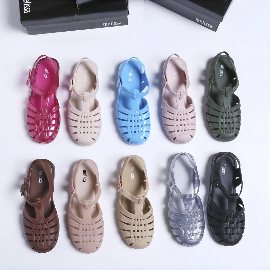 Vintage weave Roman sandals in matte black with buckle closure and round toe