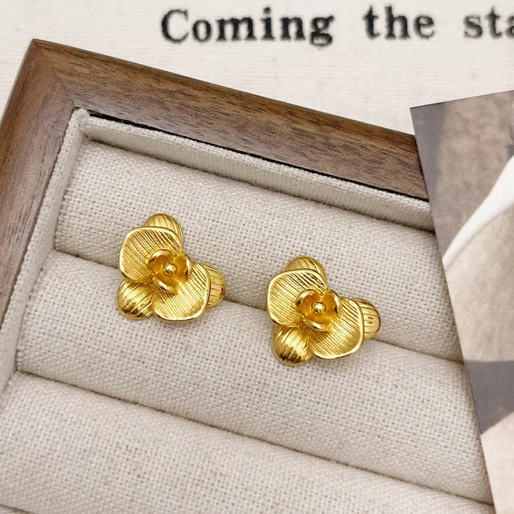 Retro flower fashion earrings for women in gold or silver colour with detailed petal design