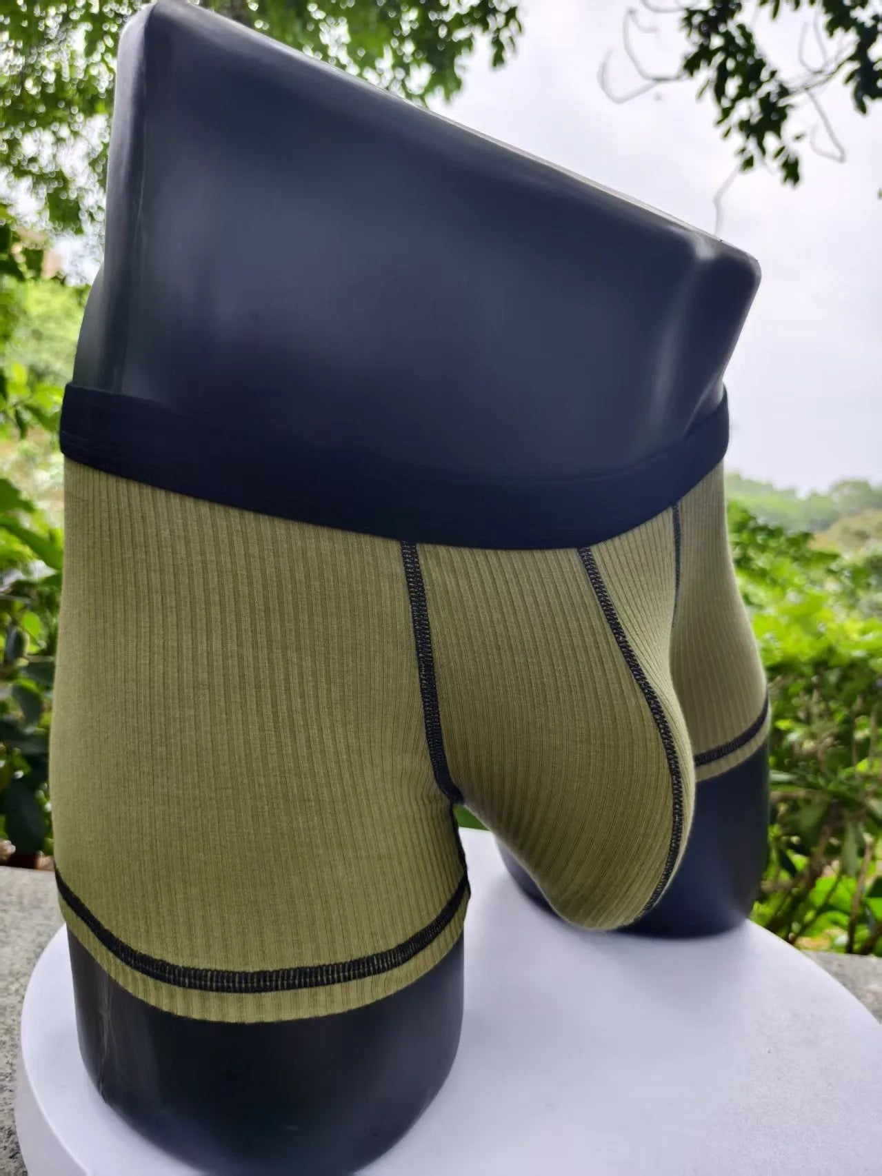 Solid colour men's boxer shorts in breathable fibre fabric, shown in Army Green.