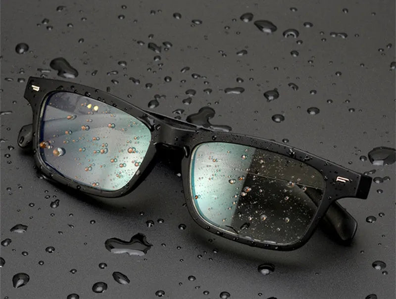 Smart sunglasses with Bluetooth open-ear speakers and polarised lenses.