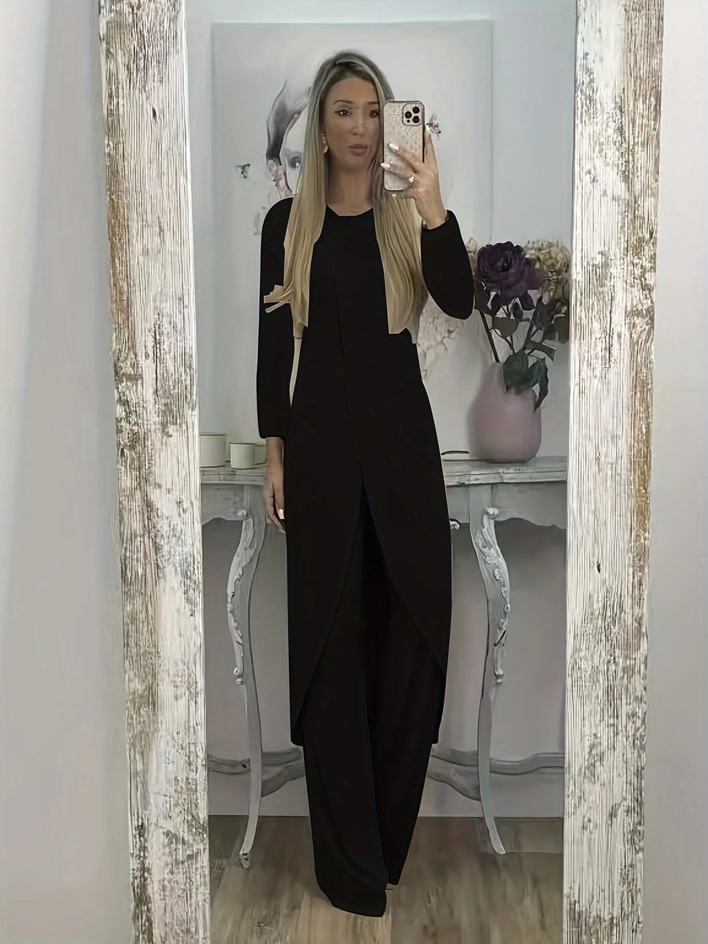 Casual long sleeve two-piece lounge set with round neck and matching trousers in polyester fabric