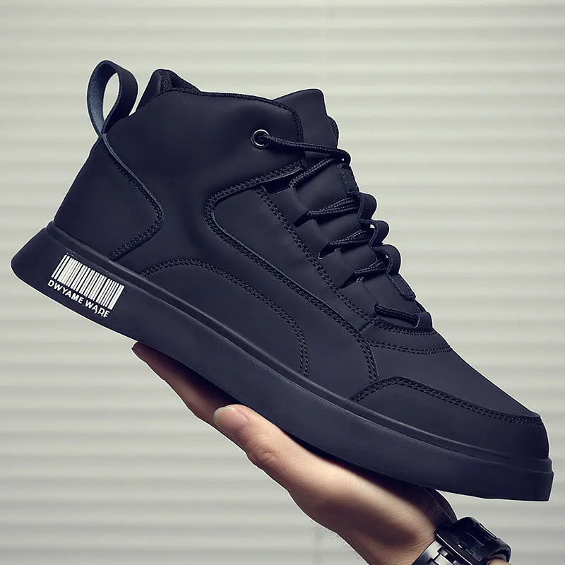 Men's white low-heel casual board shoes with round toe and flat rubber sole.