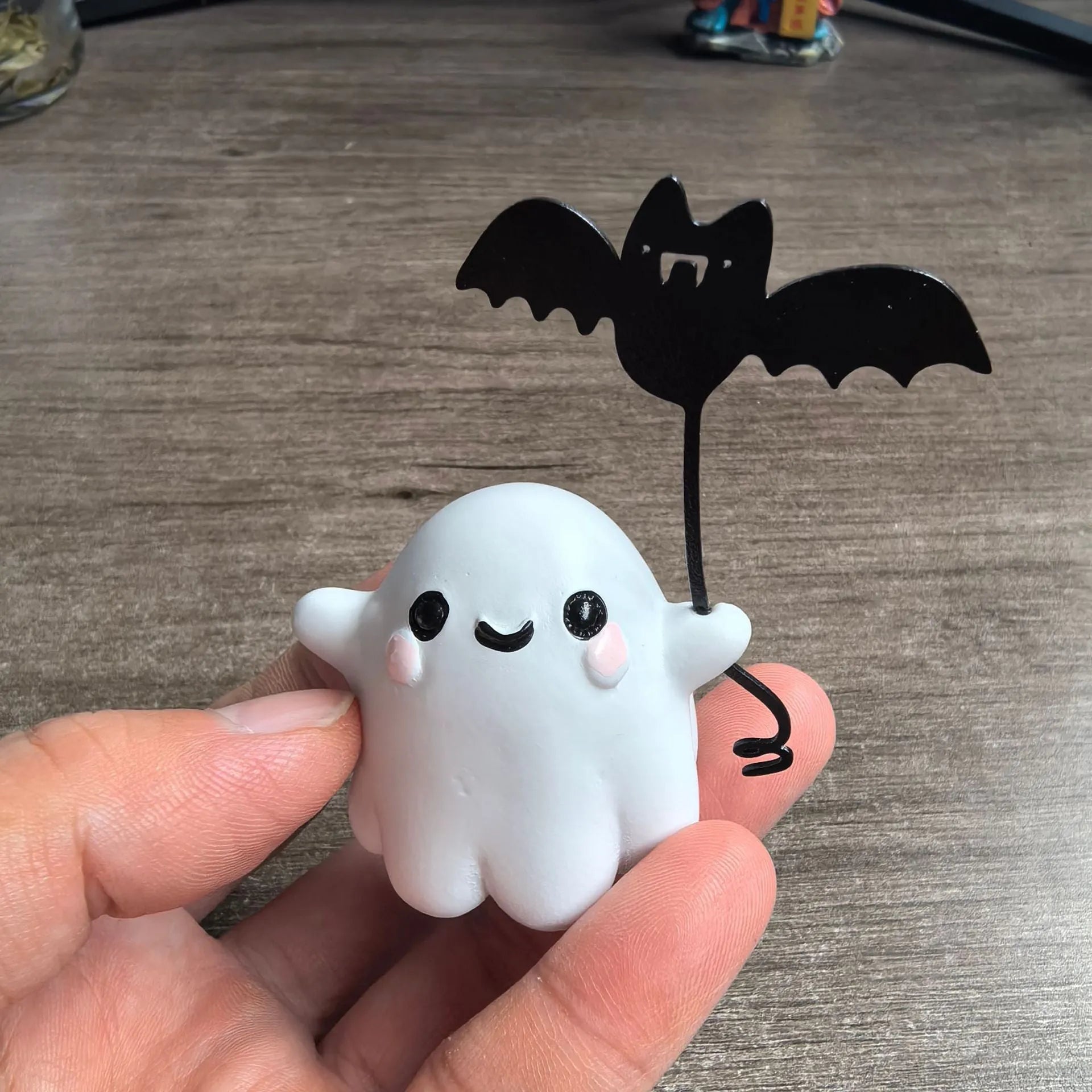 Small resin ghost walking dog Halloween statue ornament measuring 4cm