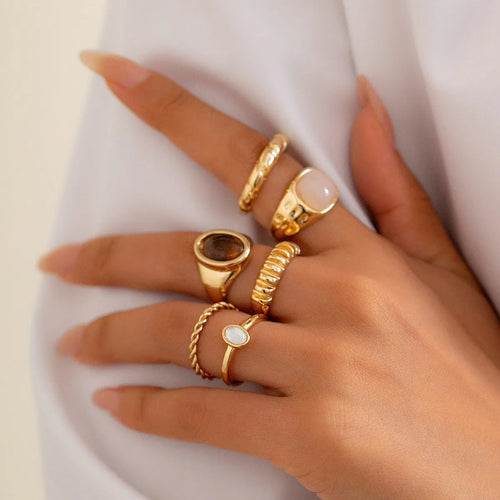 Six geometric alloy rings in light gold finish for women