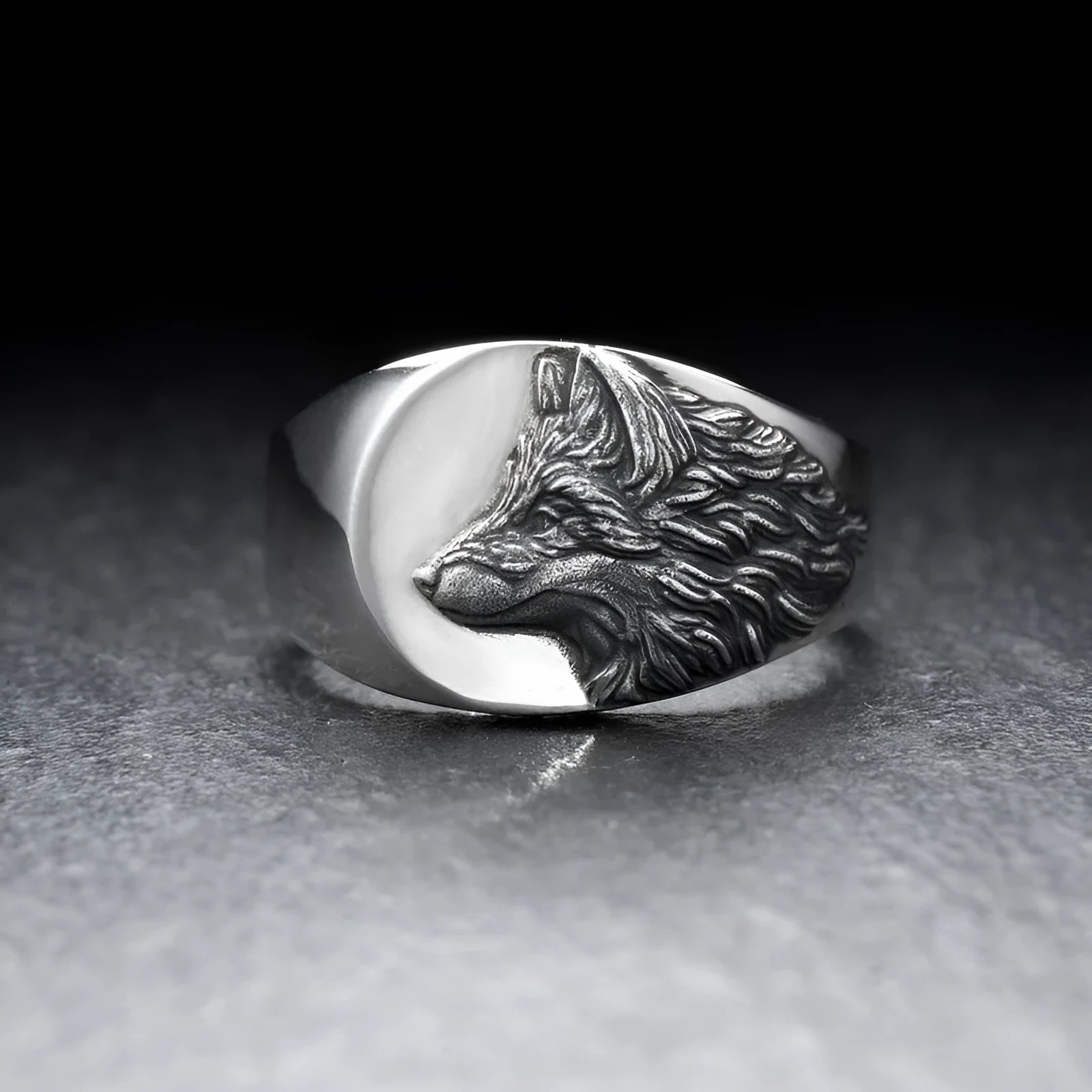 Silver geometric wolf head men's ring in European retro style