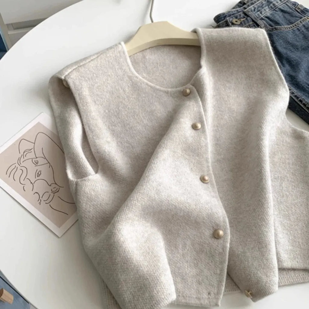 Thin casual pullover top in six colours with half sleeves, sized by weight for commute wear.