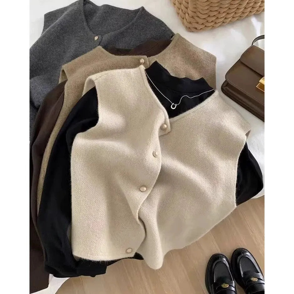 Thin casual pullover top in six colours with half sleeves, sized by weight for commute wear.