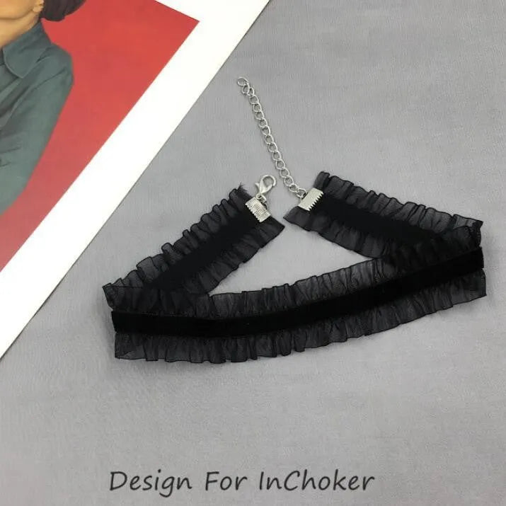 Velvet ruffled clavicle chain necklace with alloy flower pendant on snake bones chain.