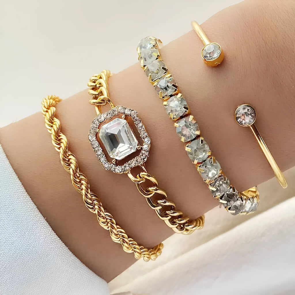 Women's retro-style alloy jewellery set with square diamond charms and chain links in gold or silver.