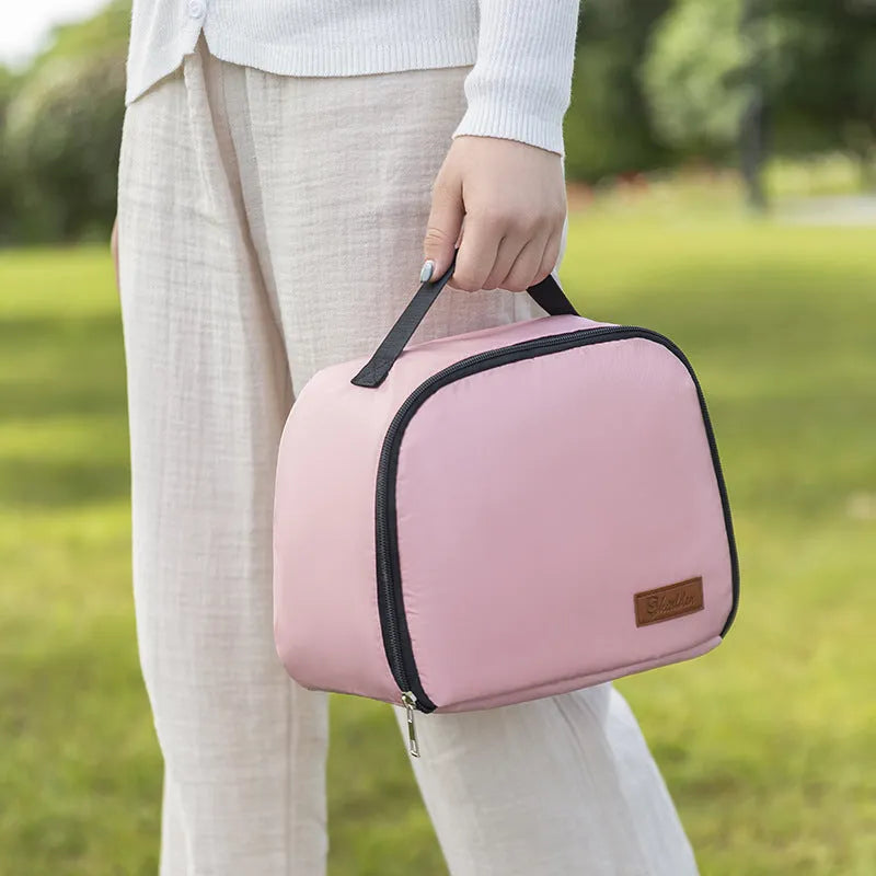 Insulated lunch box bag in textured cloth material with large capacity and heat retention function