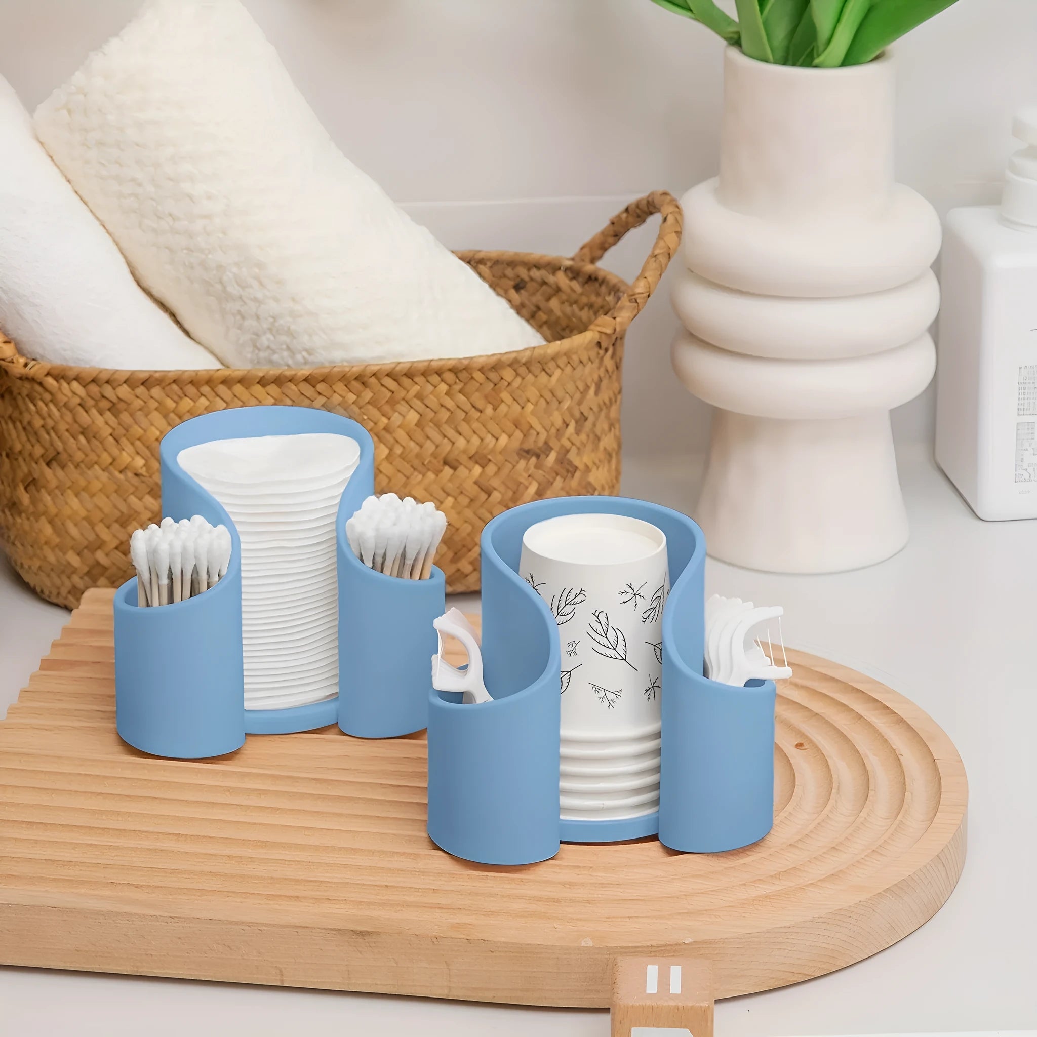 A solid-colour plastic dental floss storage box in a modern simplicity style.