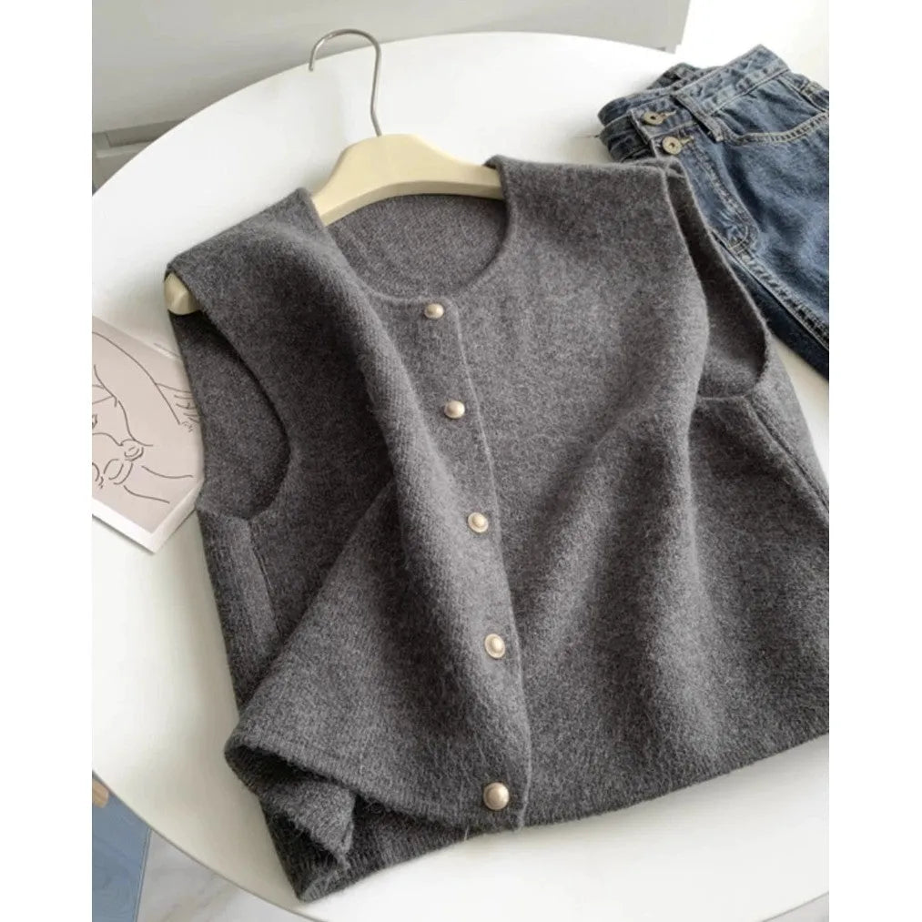 Thin casual pullover top in six colours with half sleeves, sized by weight for commute wear.