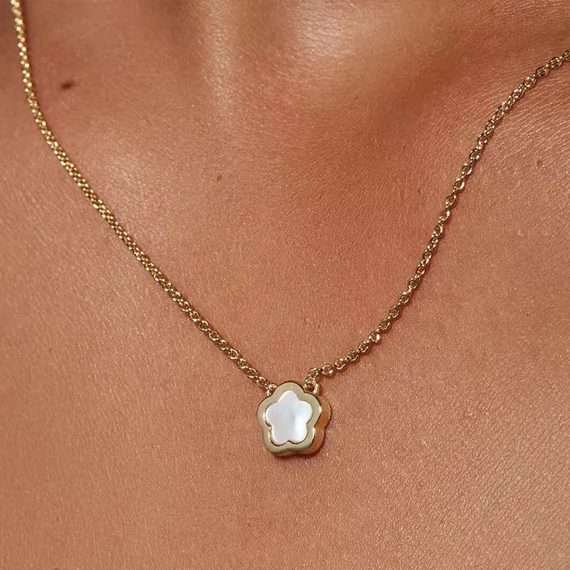 White mother-of-pearl shell flower pendant necklace with O-shaped chain in gold or silver finish