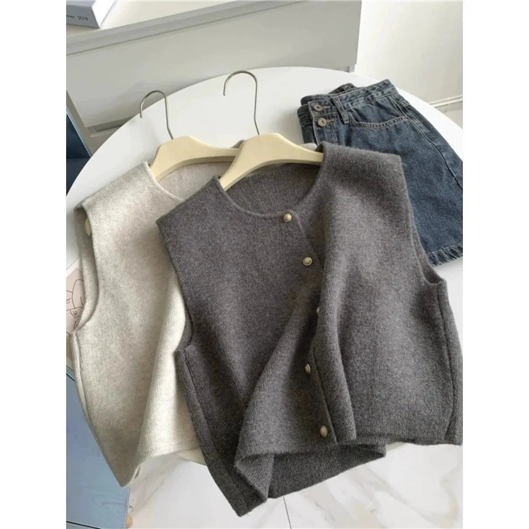 Thin casual pullover top in six colours with half sleeves, sized by weight for commute wear.