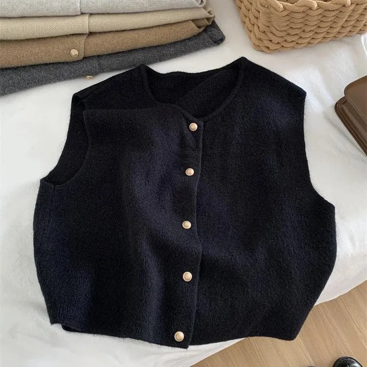 Thin casual pullover top in six colours with half sleeves, sized by weight for commute wear.