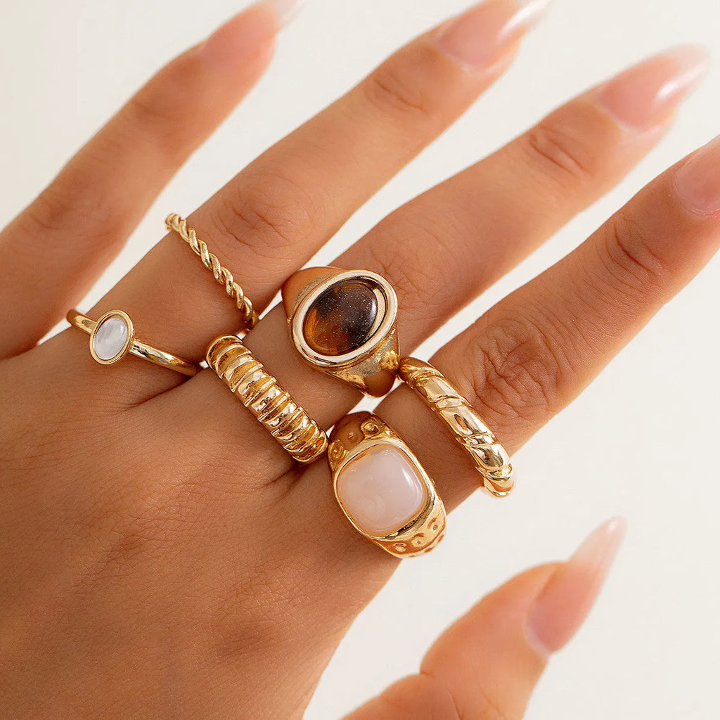 Six geometric alloy rings in light gold finish for women