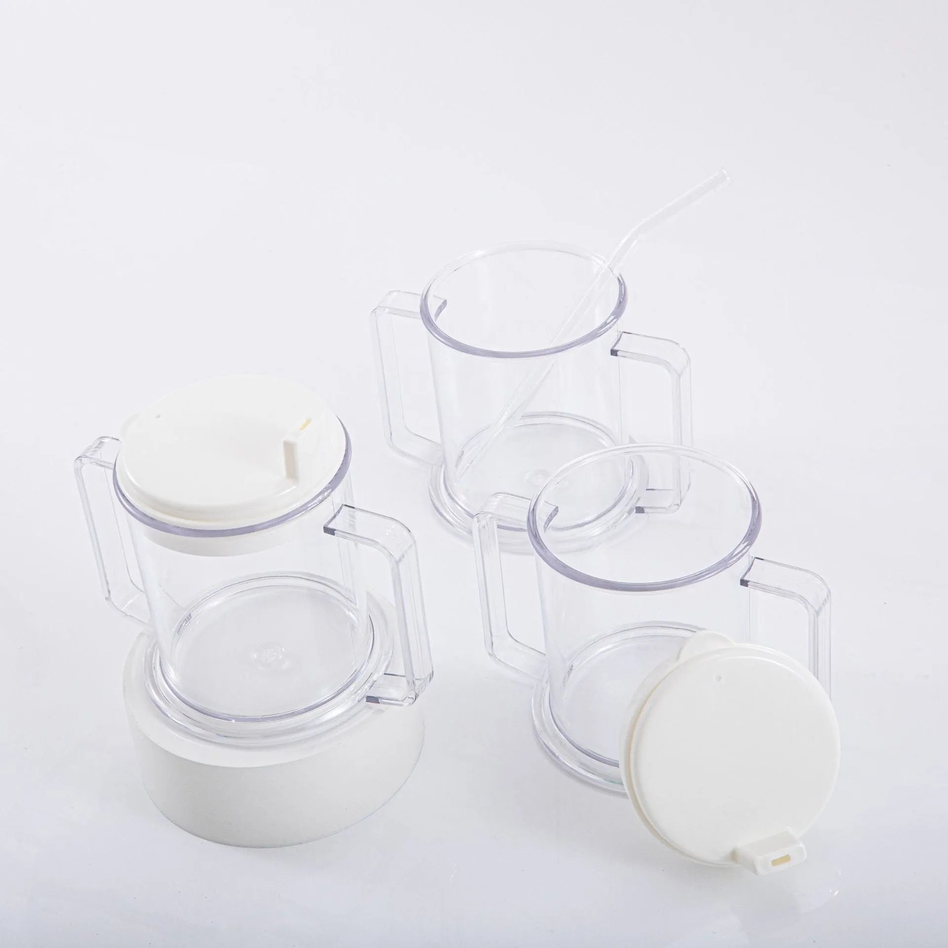 Transparent spill-proof drinking cup made of PP plastic, 14cm tall.
