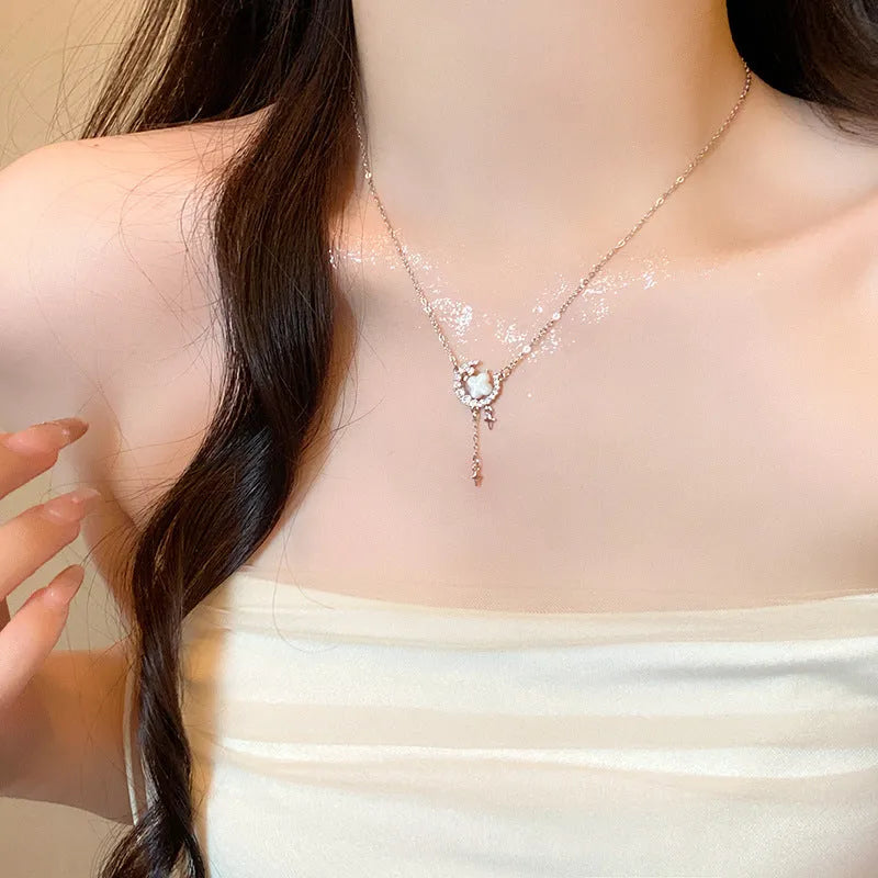 Women's romantic star moon zirconium necklace on adjustable clavicle chain in gold colour
