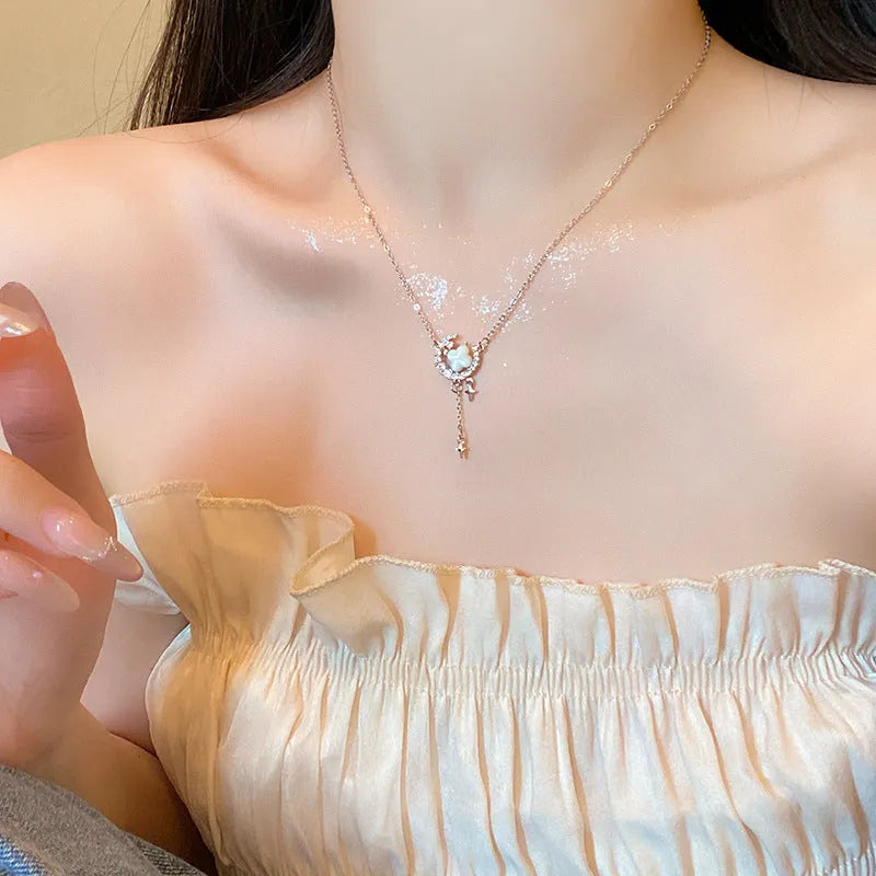 Women's romantic star moon zirconium necklace on adjustable clavicle chain in gold colour
