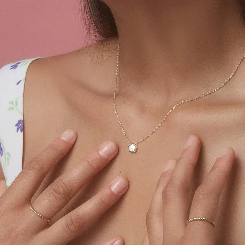 White mother-of-pearl shell flower pendant necklace with O-shaped chain in gold or silver finish