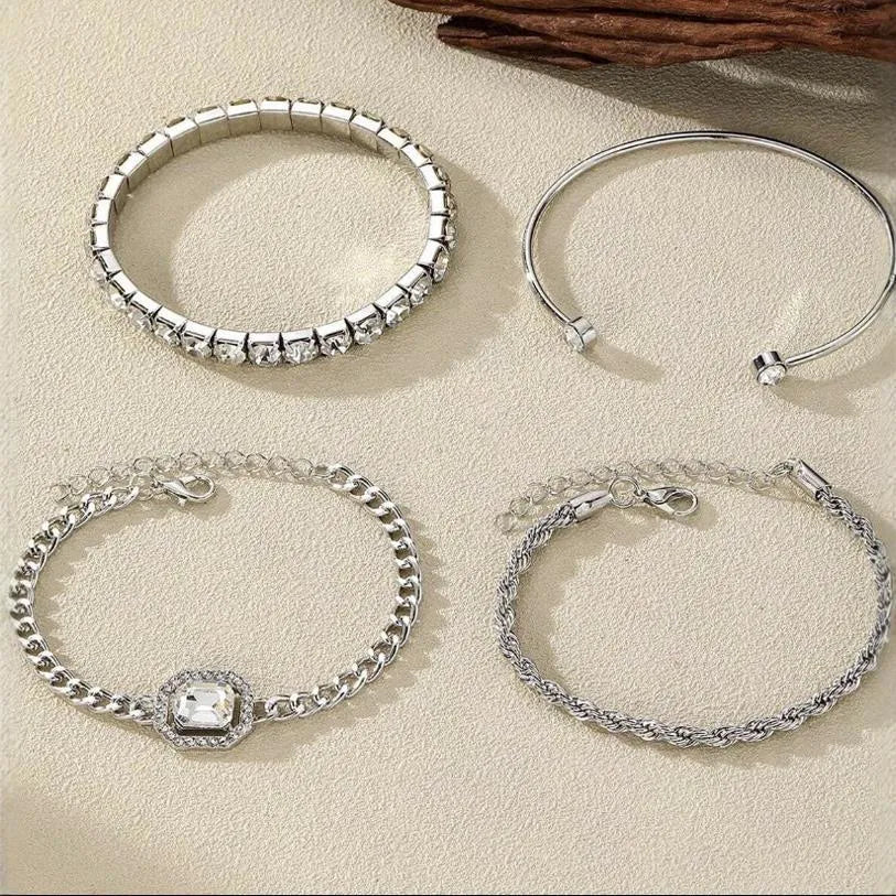 Women's retro-style alloy jewellery set with square diamond charms and chain links in gold or silver.