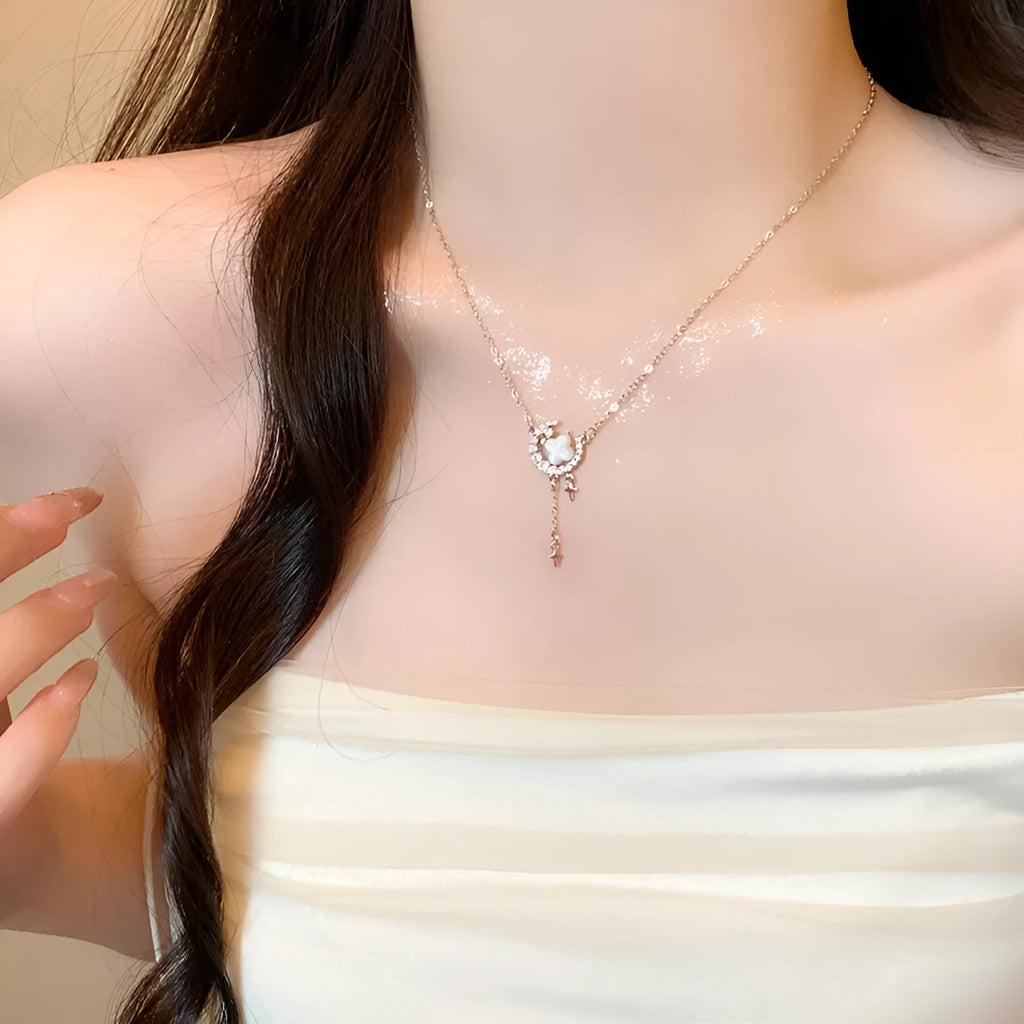 Women's romantic star moon zirconium necklace on adjustable clavicle chain in gold colour