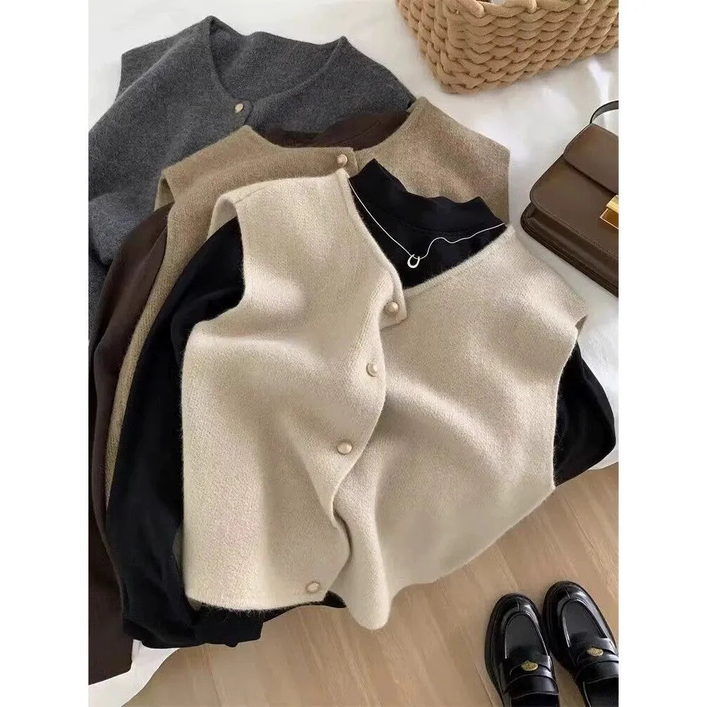 Thin casual pullover top in six colours with half sleeves, sized by weight for commute wear.
