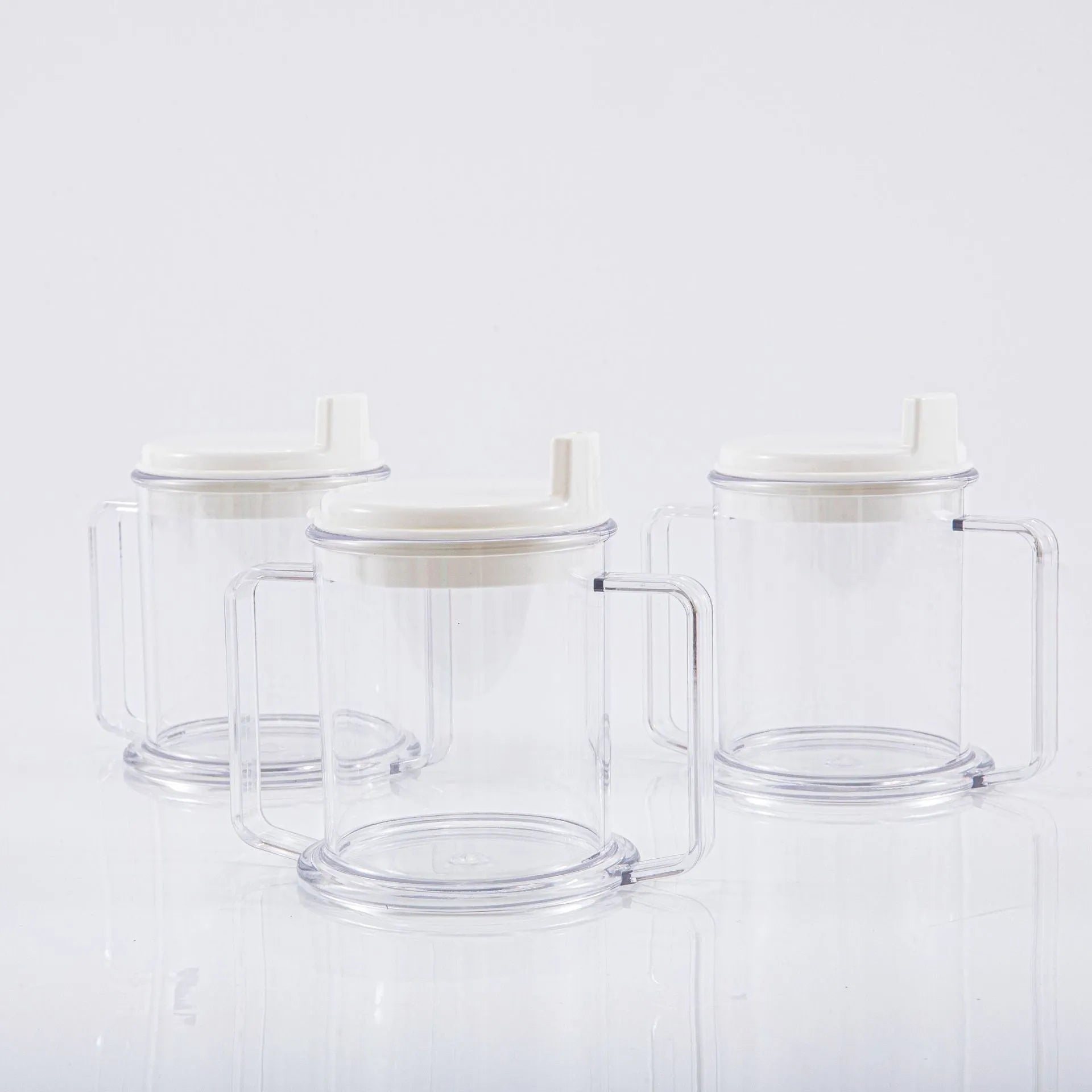 Transparent spill-proof drinking cup made of PP plastic, 14cm tall.