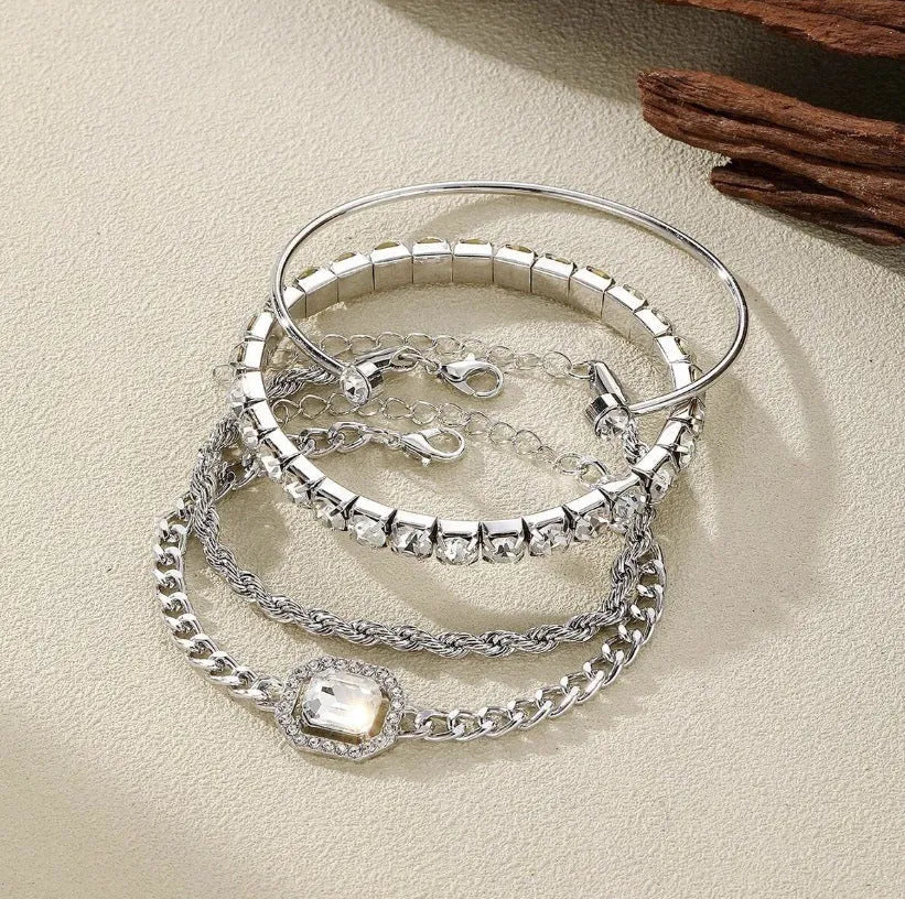 Women's retro-style alloy jewellery set with square diamond charms and chain links in gold or silver.