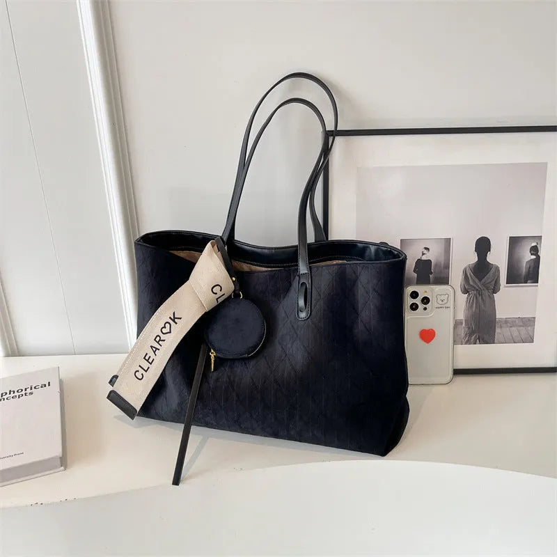 Large casual women's shoulder tote bag in polyester with exterior pocket and internal organiser