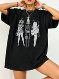 Loose fit cotton summer T-shirt in black with short sleeves and round neck collar.
