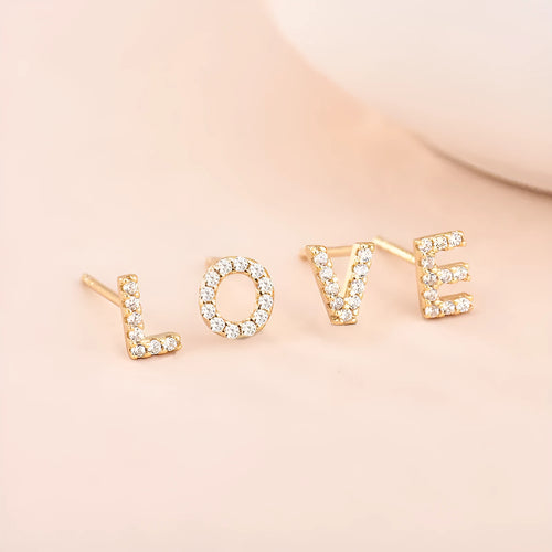 Single gold-plated stud earring featuring a detailed letter Z on a copper base.