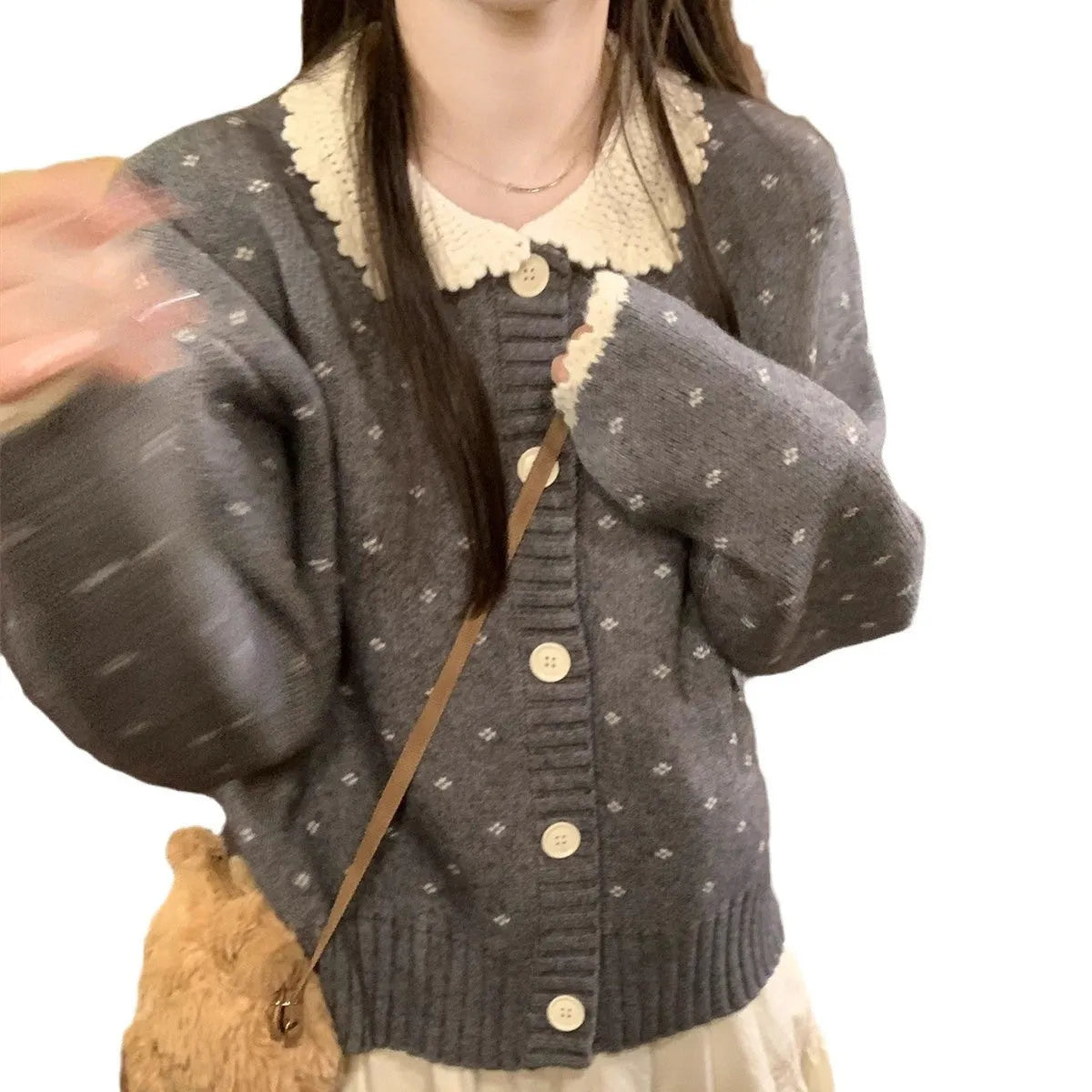 Women's Peter Pan collar knitted cardigan in polyester with button front fastening