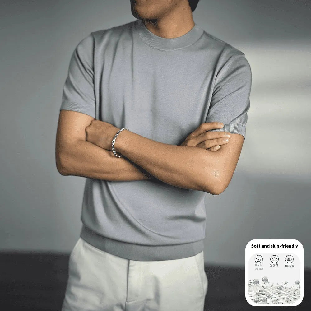 Men's solid colour knitted T-shirt with round neck and short sleeves on a grey background.