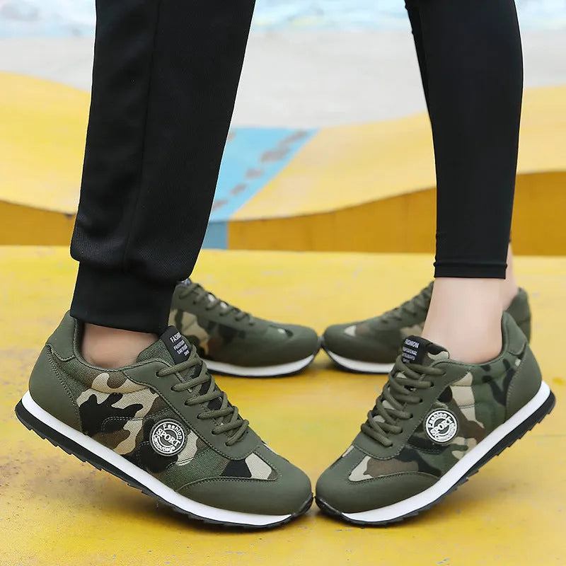 Camouflage pattern suede sports shoes with low top design and foam soles
