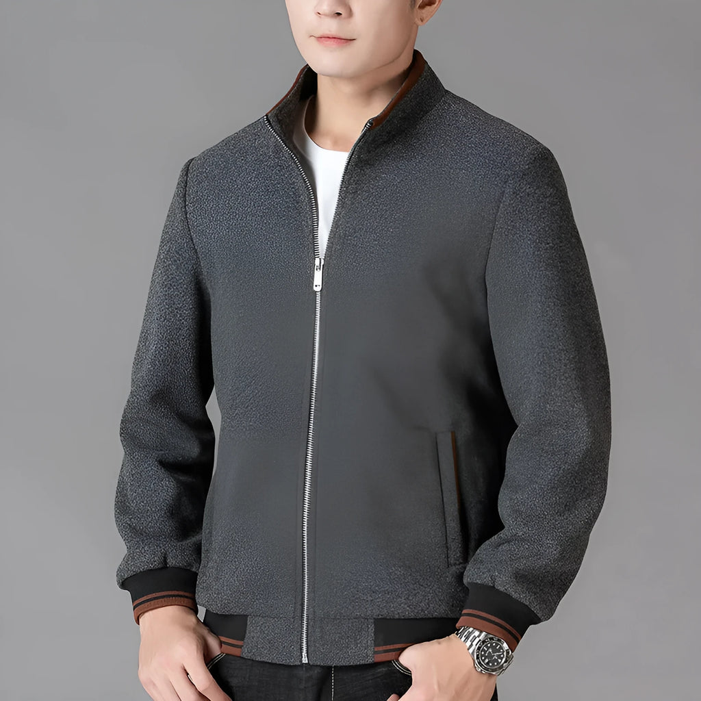 Men's grey polyester fleece autumn jacket with side pockets, shown in a sports-style casual fit.