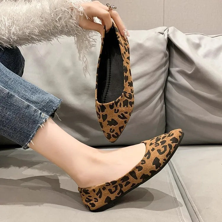 Women's leopard print flat pumps with pointed toe design and low 1-3cm heel