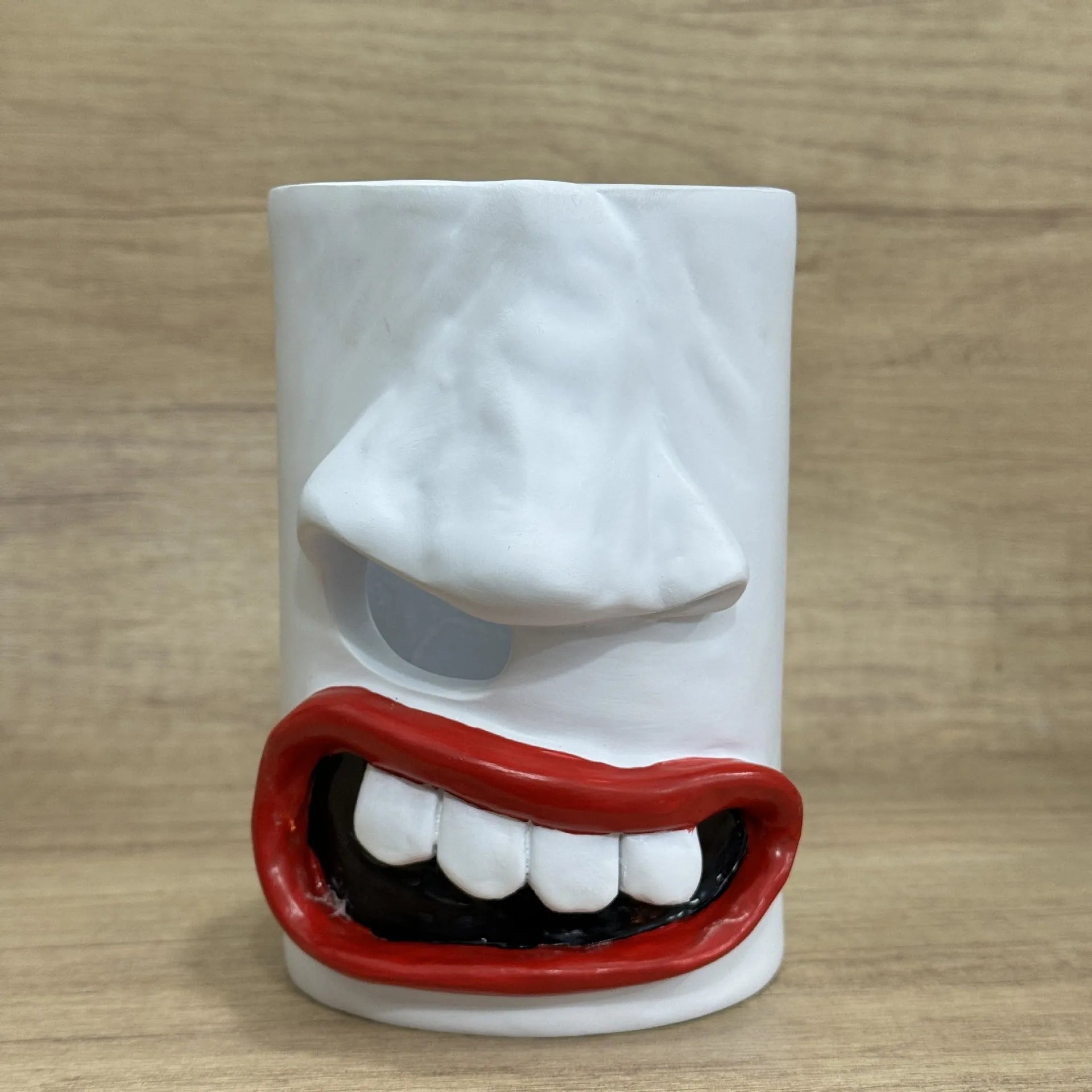 Resin funny tissue paper holder desktop ornament measuring 8.5 by 14.6 centimetres