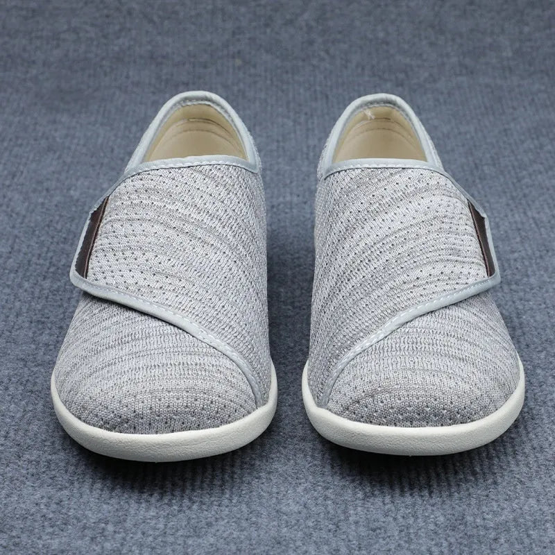 Leisure shoes with Velcro strap, textile and synthetic leather upper, round toe, and rubber foam sole