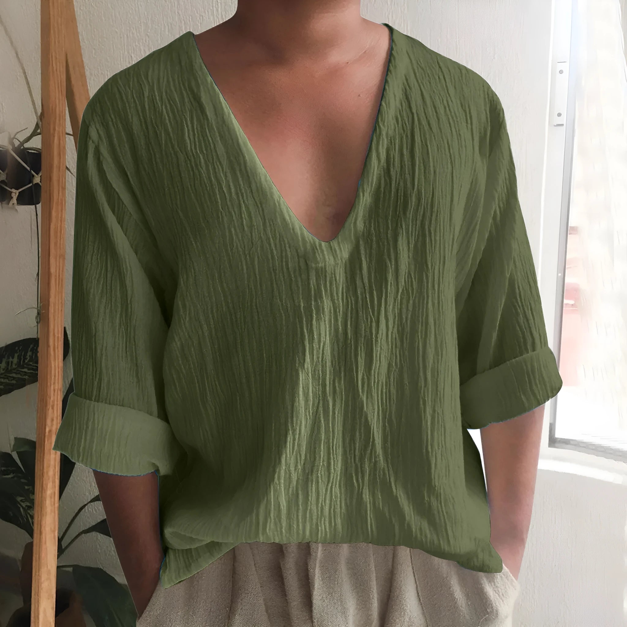Men's long sleeve V-neck t-shirt in washed cotton solid colour.