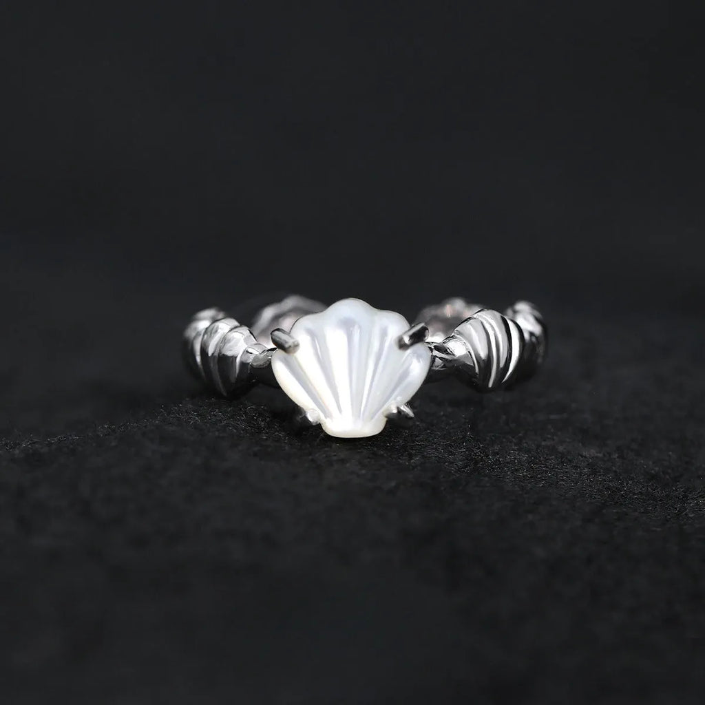 Women's adjustable silver ring with shell design in white gold or 18K gold colour finishes