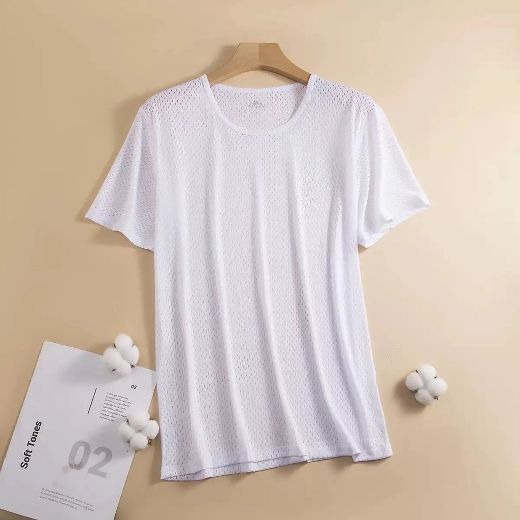 Man wearing ice silk short sleeve crew neck t-shirt in solid colour with thin mesh fabric