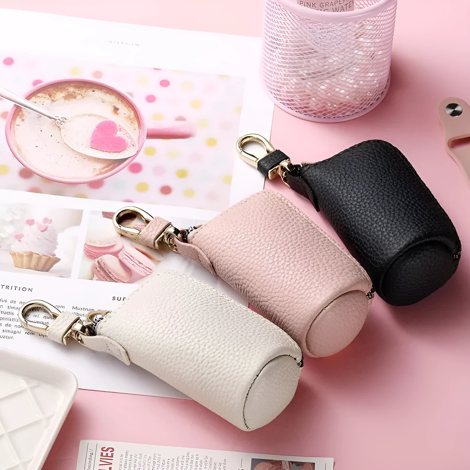 Minimalist men's car key case in black PU leather with zipper closure