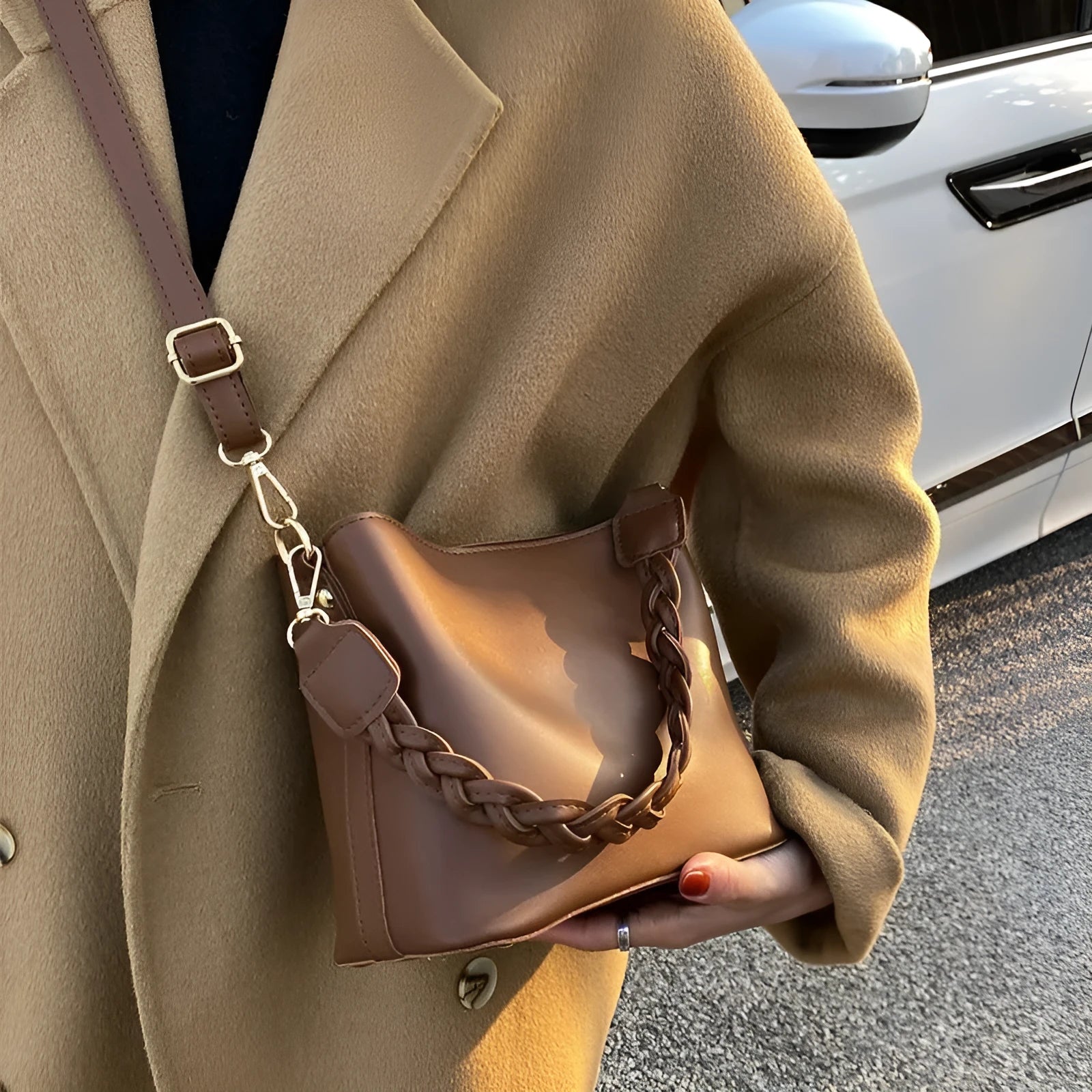 Retro woven crossbody bucket bag in PU leather with one-shoulder strap