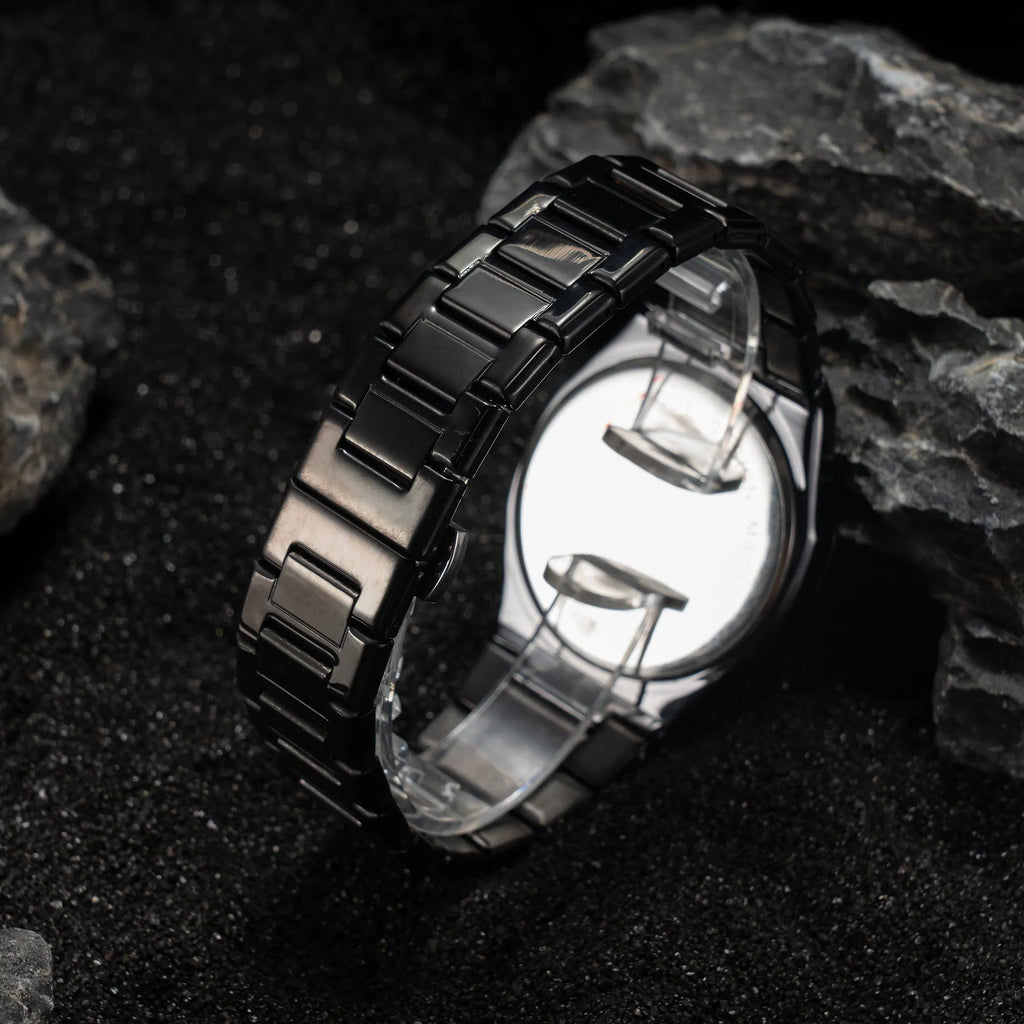 Men's business casual quartz watch with stainless steel band showing 10mm thickness