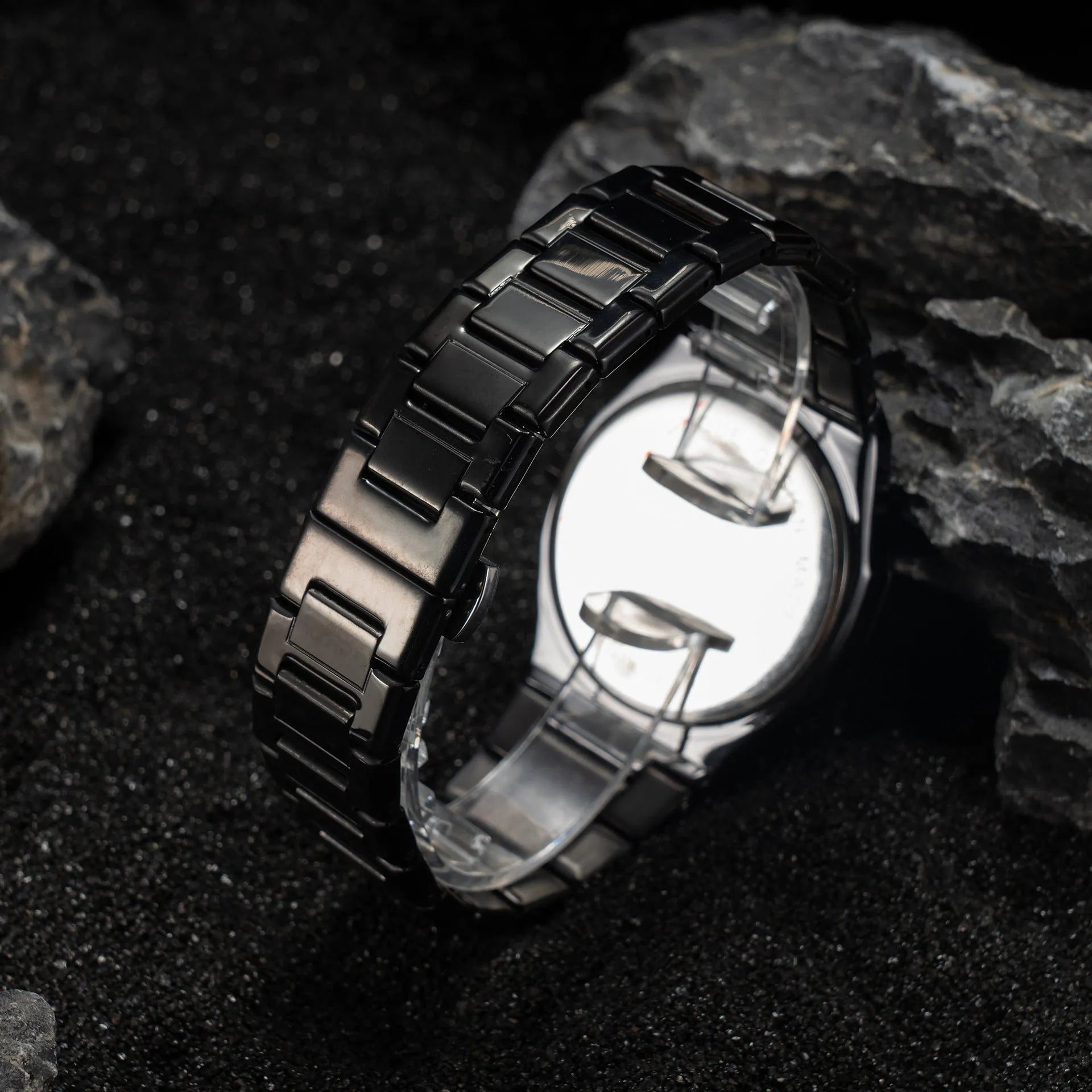 Men's business casual quartz watch with stainless steel band showing 10mm thickness