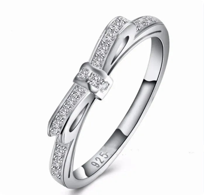 Silver-coloured bow design ring with sparkling rhinestone zircon crystal decoration.